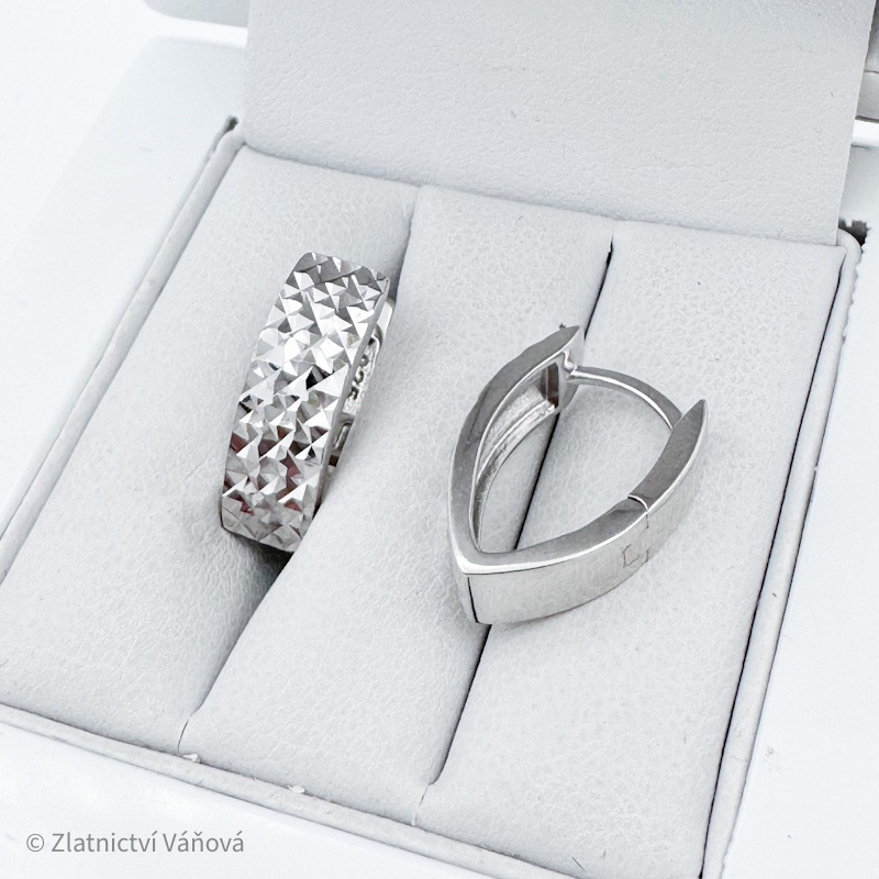 Stříbrné náušnice broušené na patent